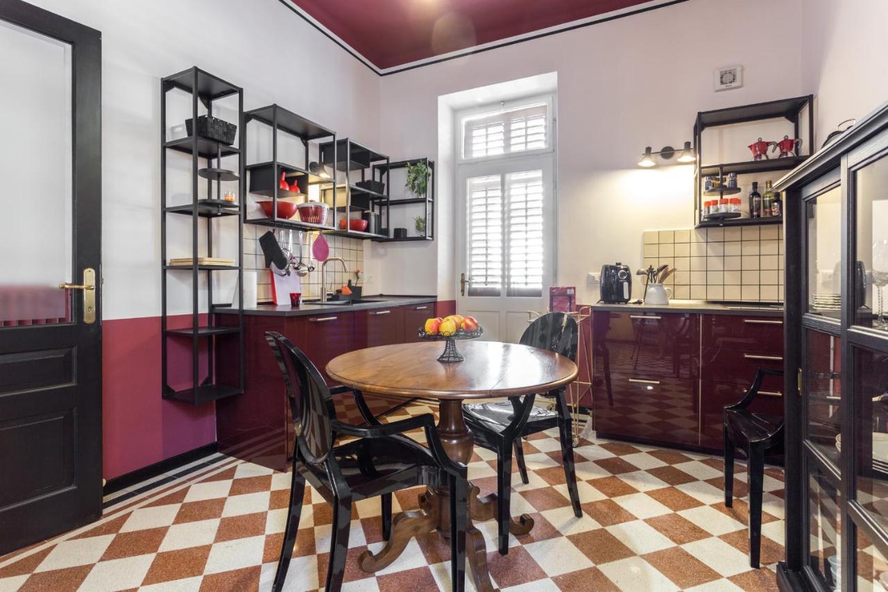 La Casa Di Gatsby Lusso In Pieno Centro Con Parcheggio Leilighet Gorizia Eksteriør bilde